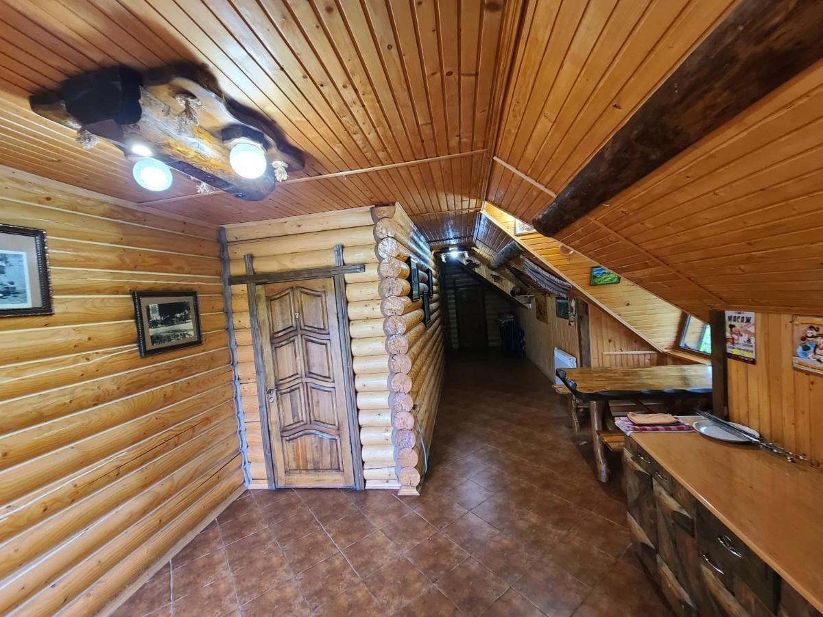 Готель Гуцульська хата Яремче Екстер'єр фото