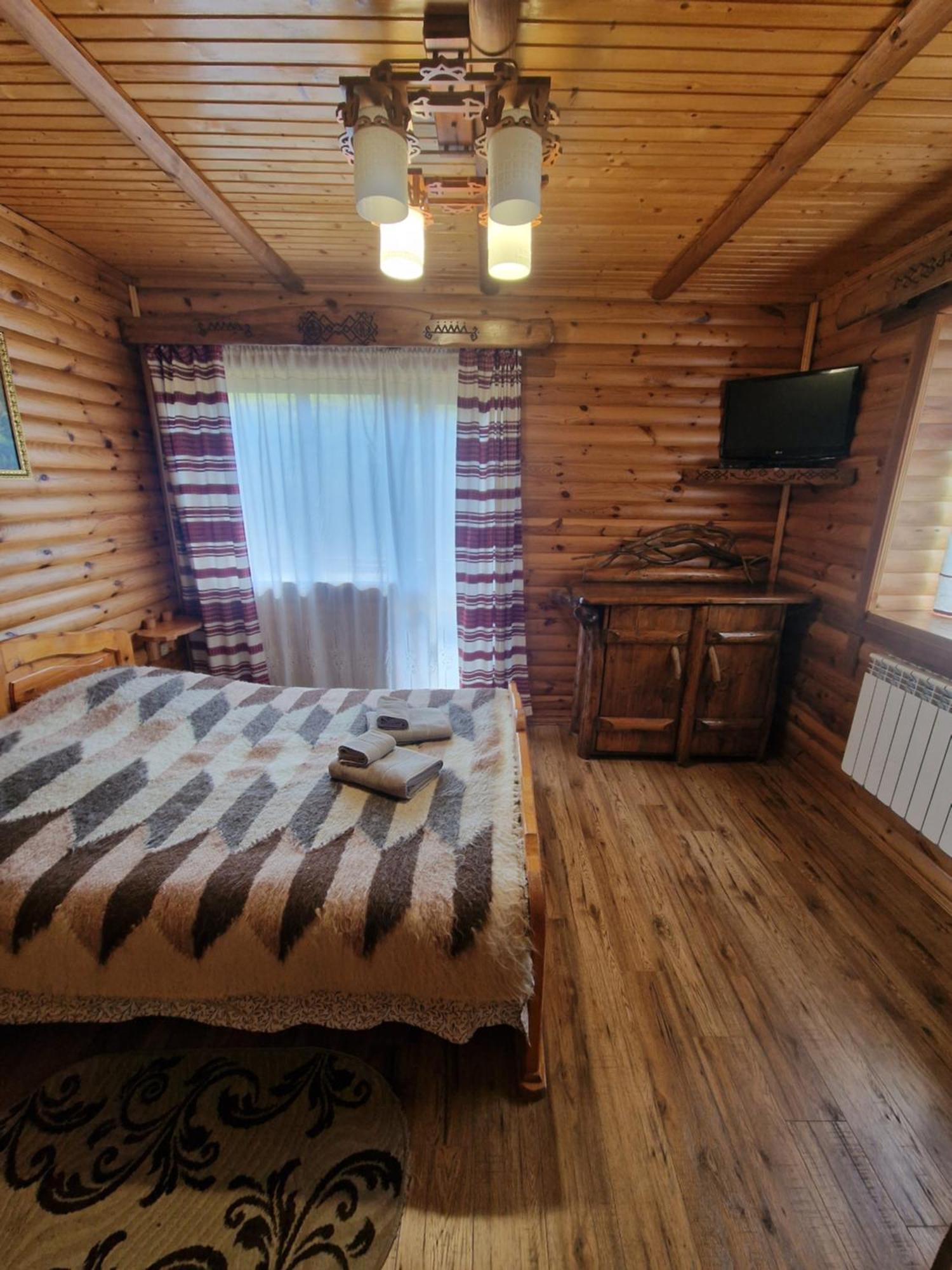 Готель Гуцульська хата Яремче Екстер'єр фото